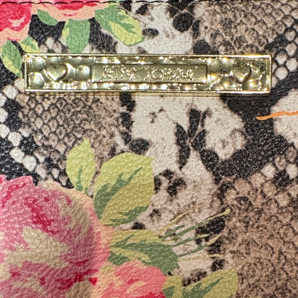 Betsey Johnson Pink Floral Snake-Print Wristlet Wallet like new condition - Picture 2 of 4